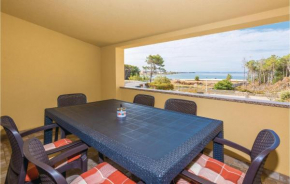 2 Bedroom Cozy Apartment In Vir